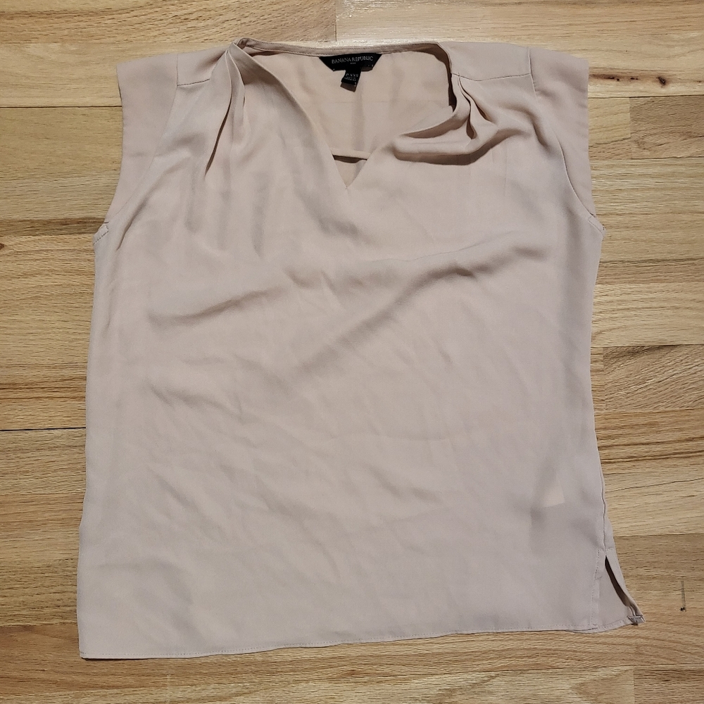 Banana Republic factory top
